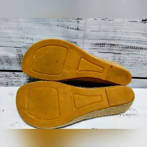 Andre Assous Sandals Gold Snakeskin size 8.5 39 Boho Beach Vacation Wedge - Picture 4 of 5